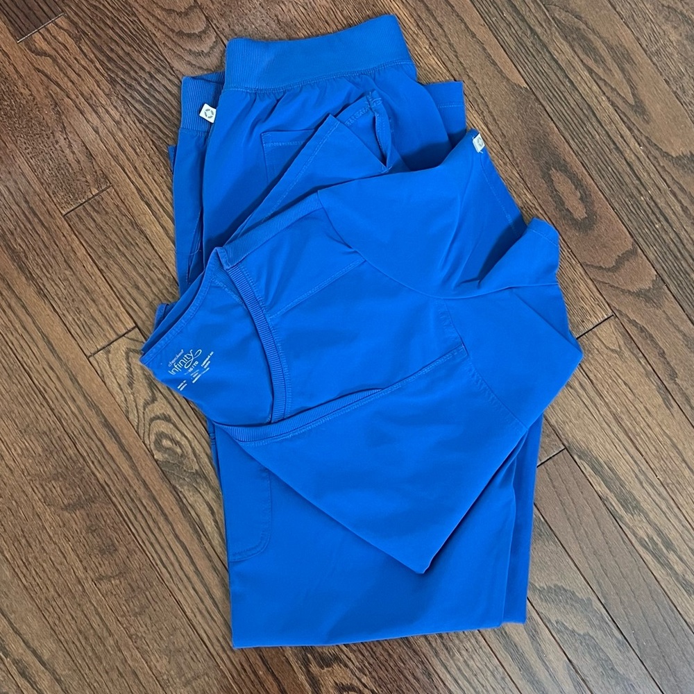 Cherokee Infinity Scrub Set